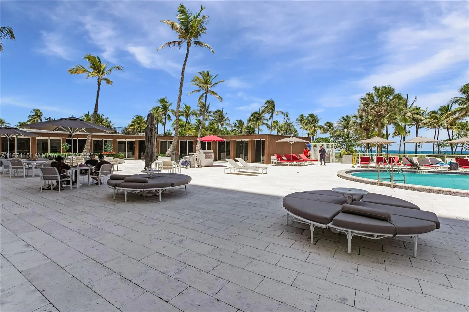 10155 Collins Ave, #606