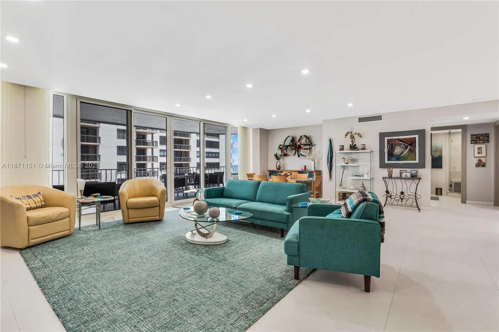 10155 Collins Ave, #606