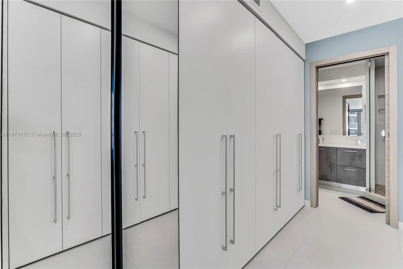 10155 Collins Ave, #606