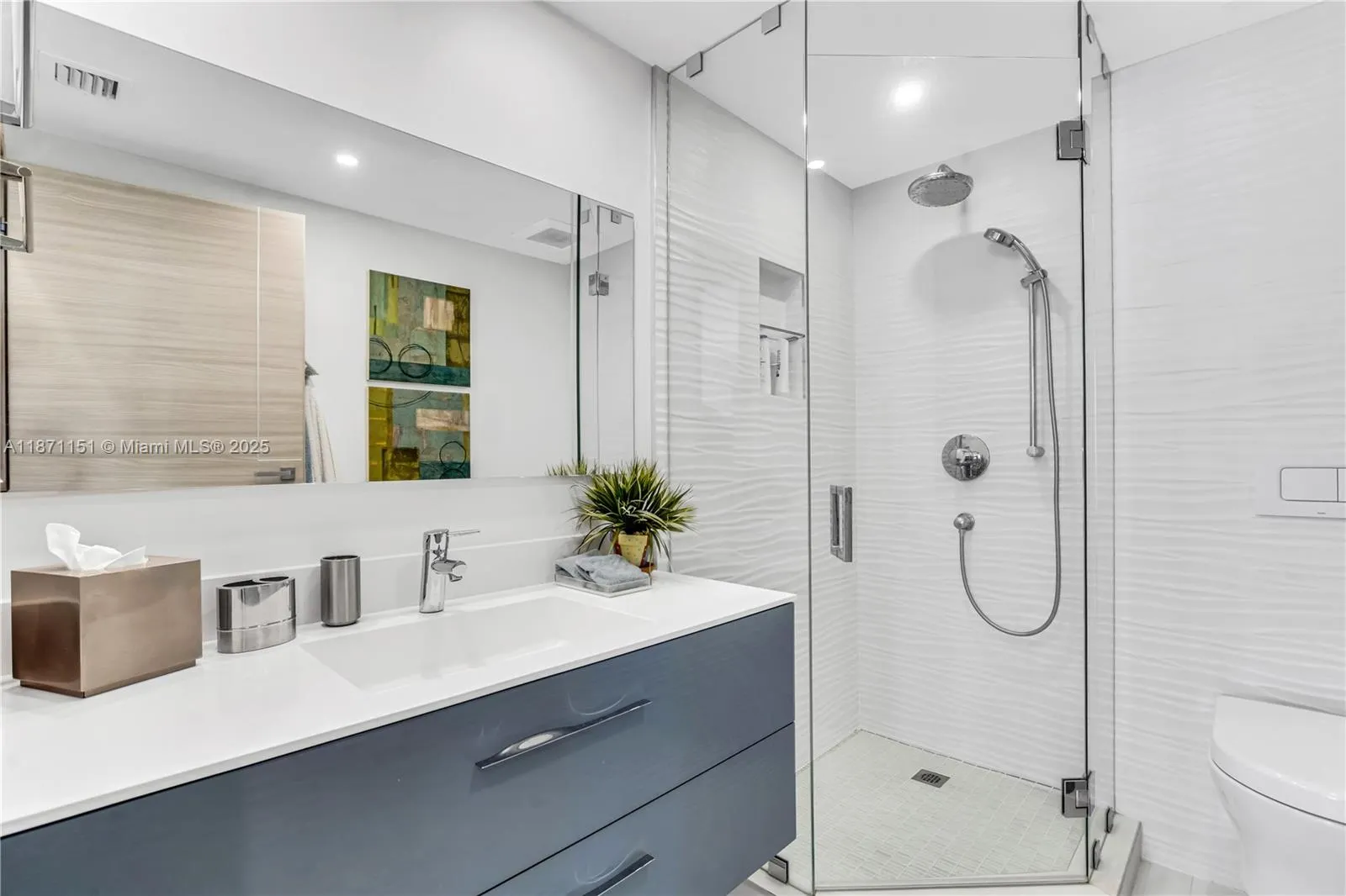 10155 Collins Ave, #606
