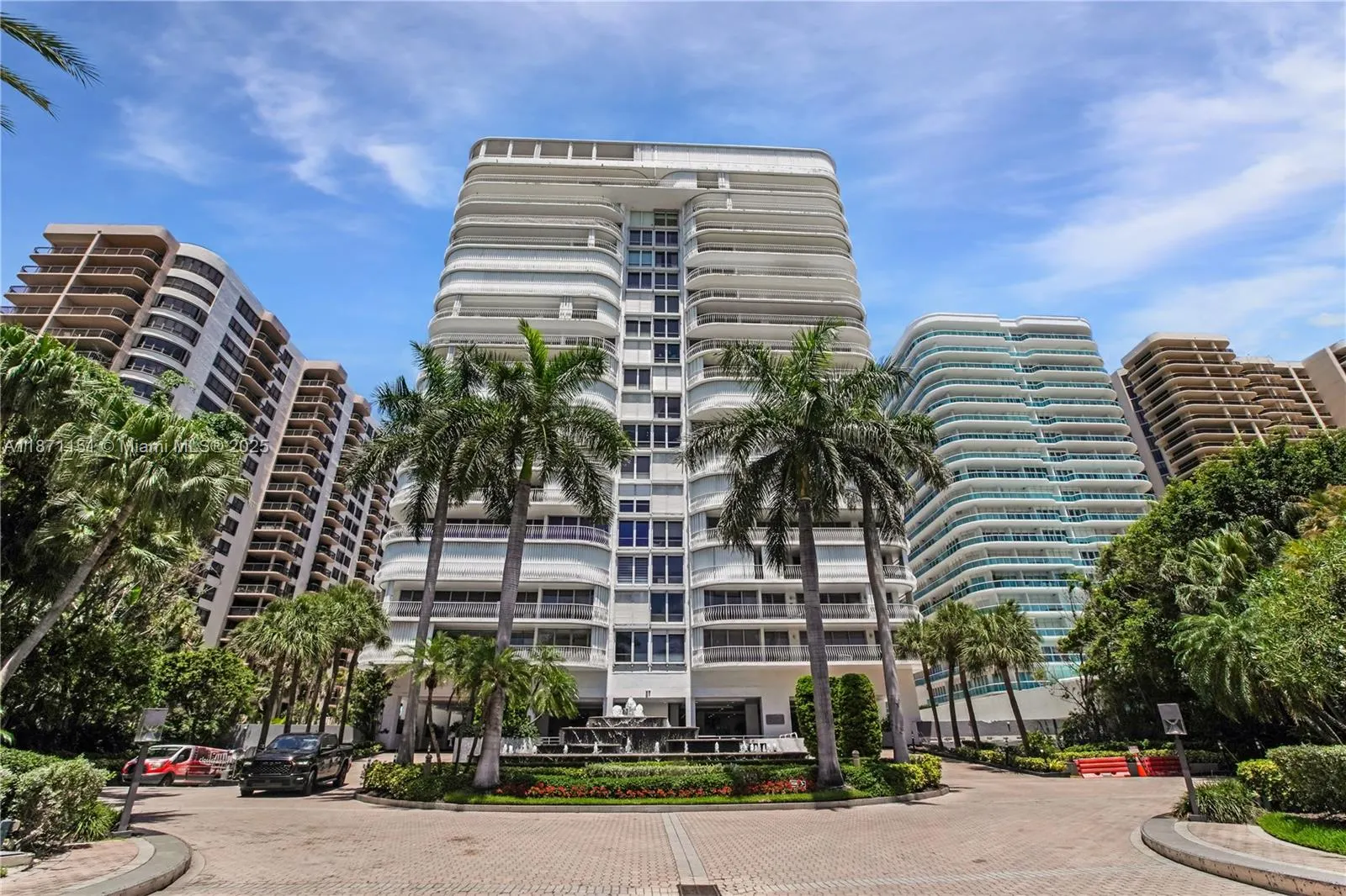 10155 Collins Ave, #606