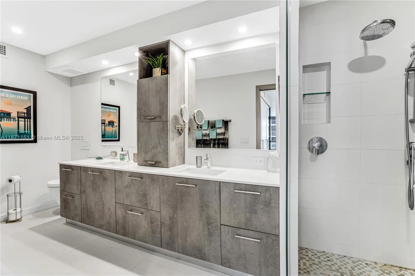 10155 Collins Ave, #606