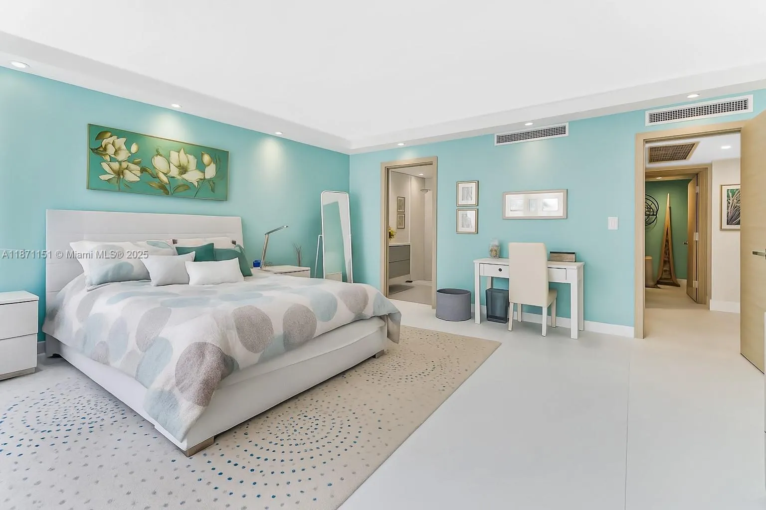 10155 Collins Ave, #606