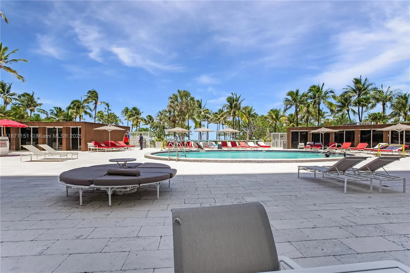 10155 Collins Ave, #606