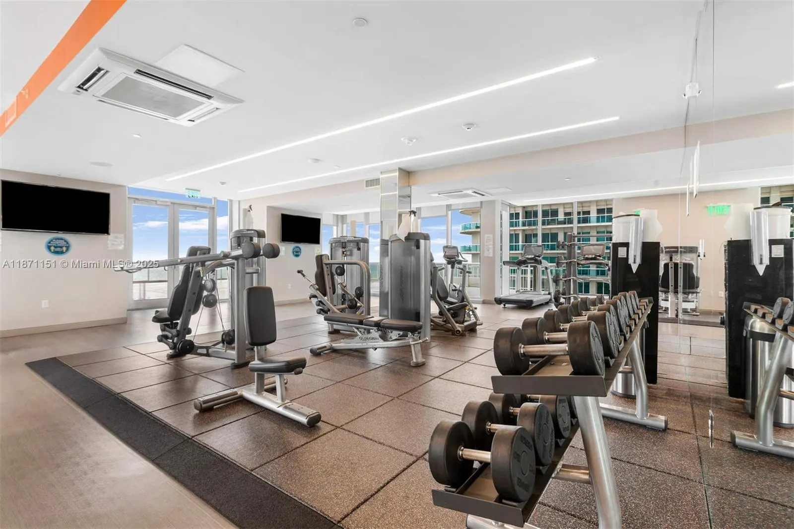 10155 Collins Ave, #606