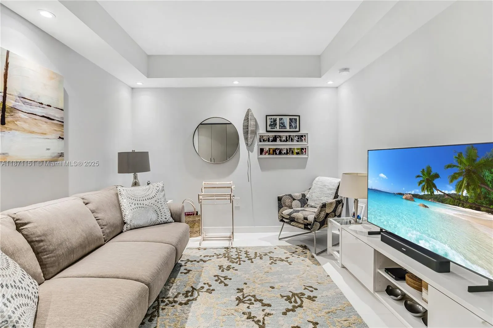 10155 Collins Ave, #606