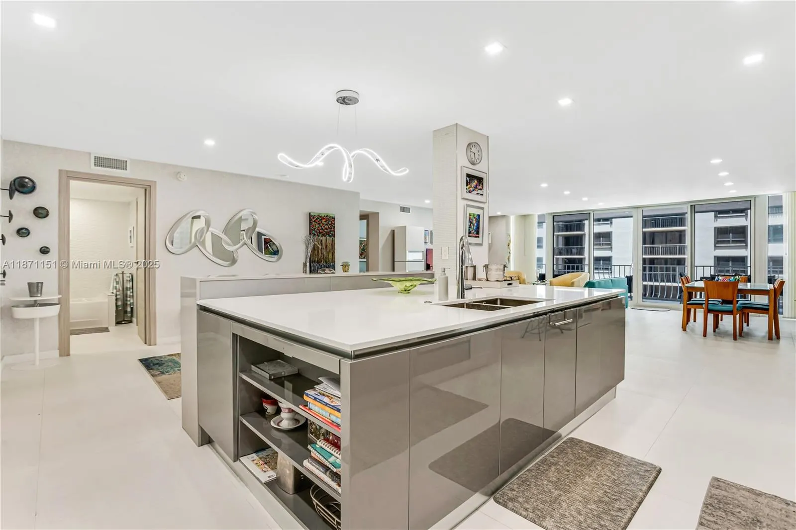10155 Collins Ave, #606