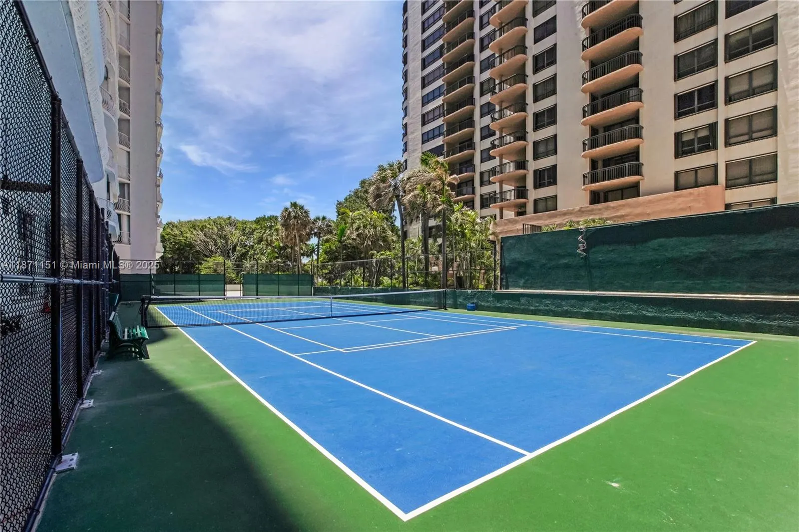 10155 Collins Ave, #606