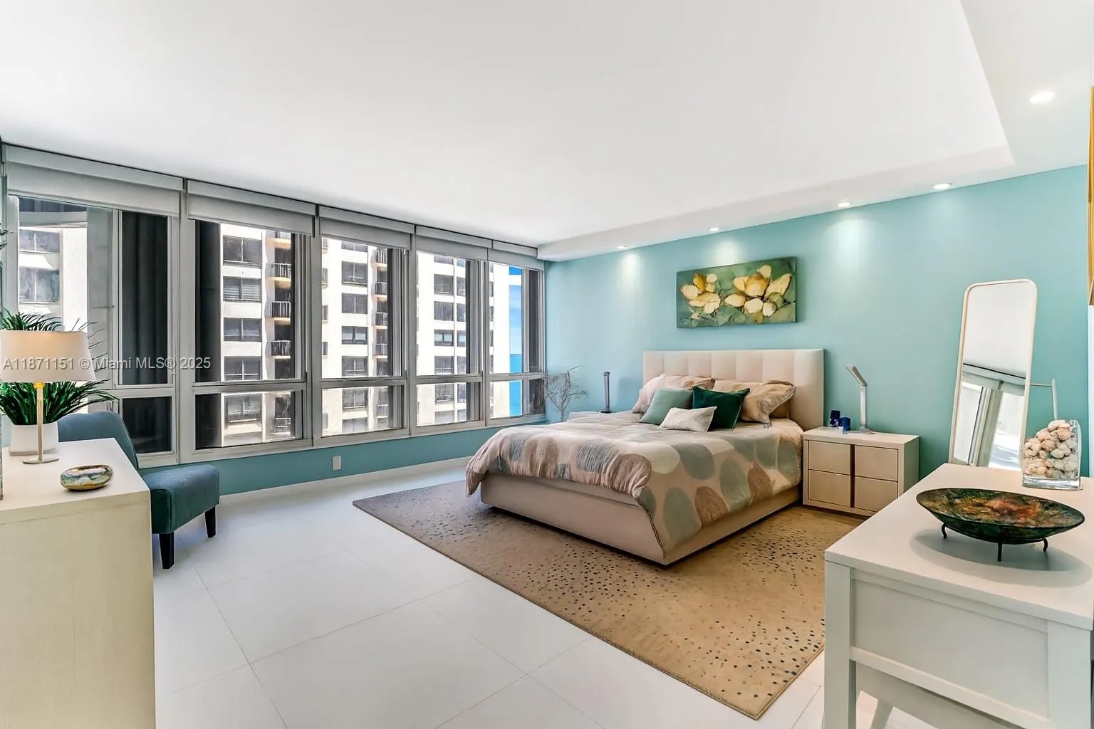 10155 Collins Ave, #606
