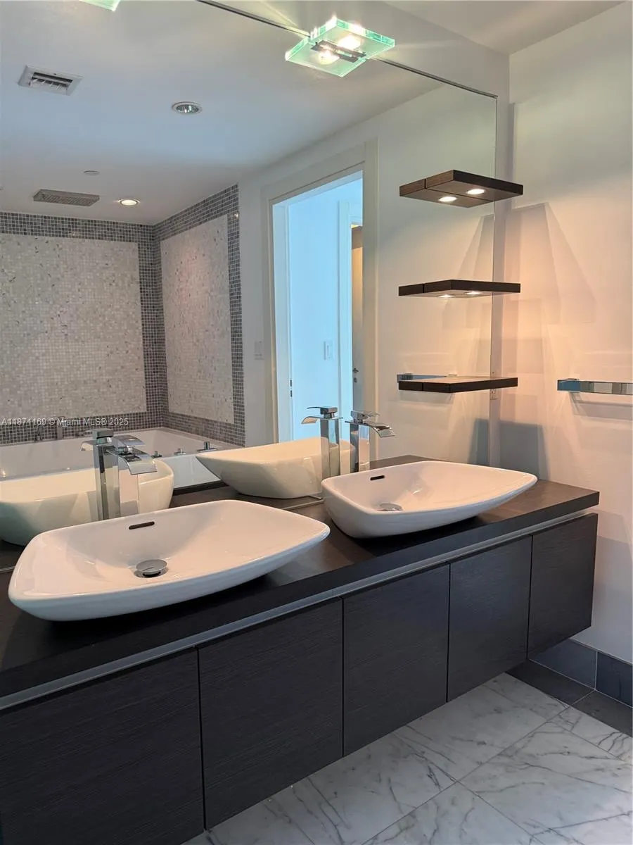 200 Biscayne Boulevard Way, #3109