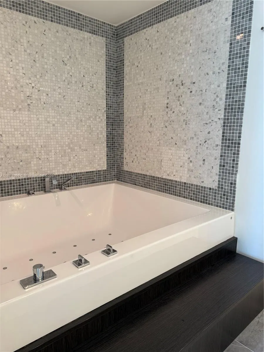 200 Biscayne Boulevard Way, #3109