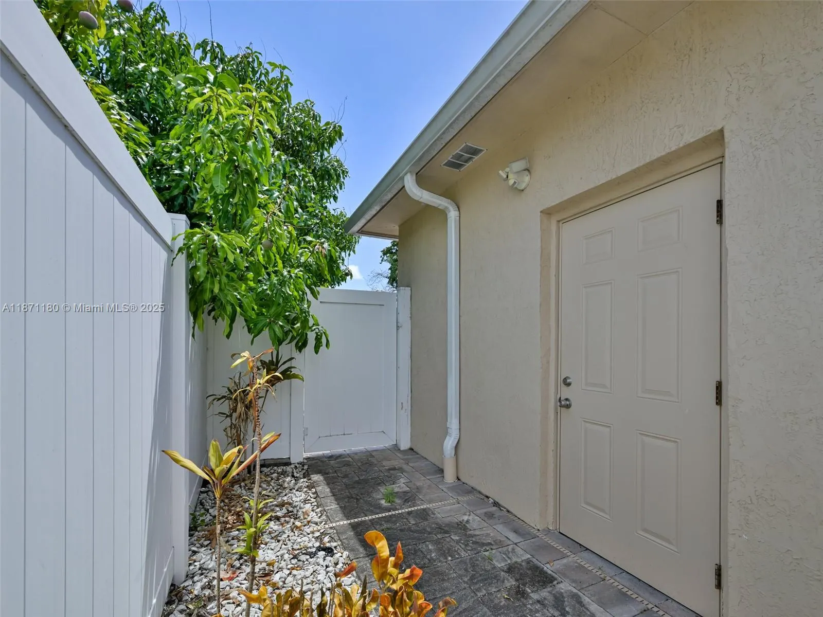 104 N 31st Ct