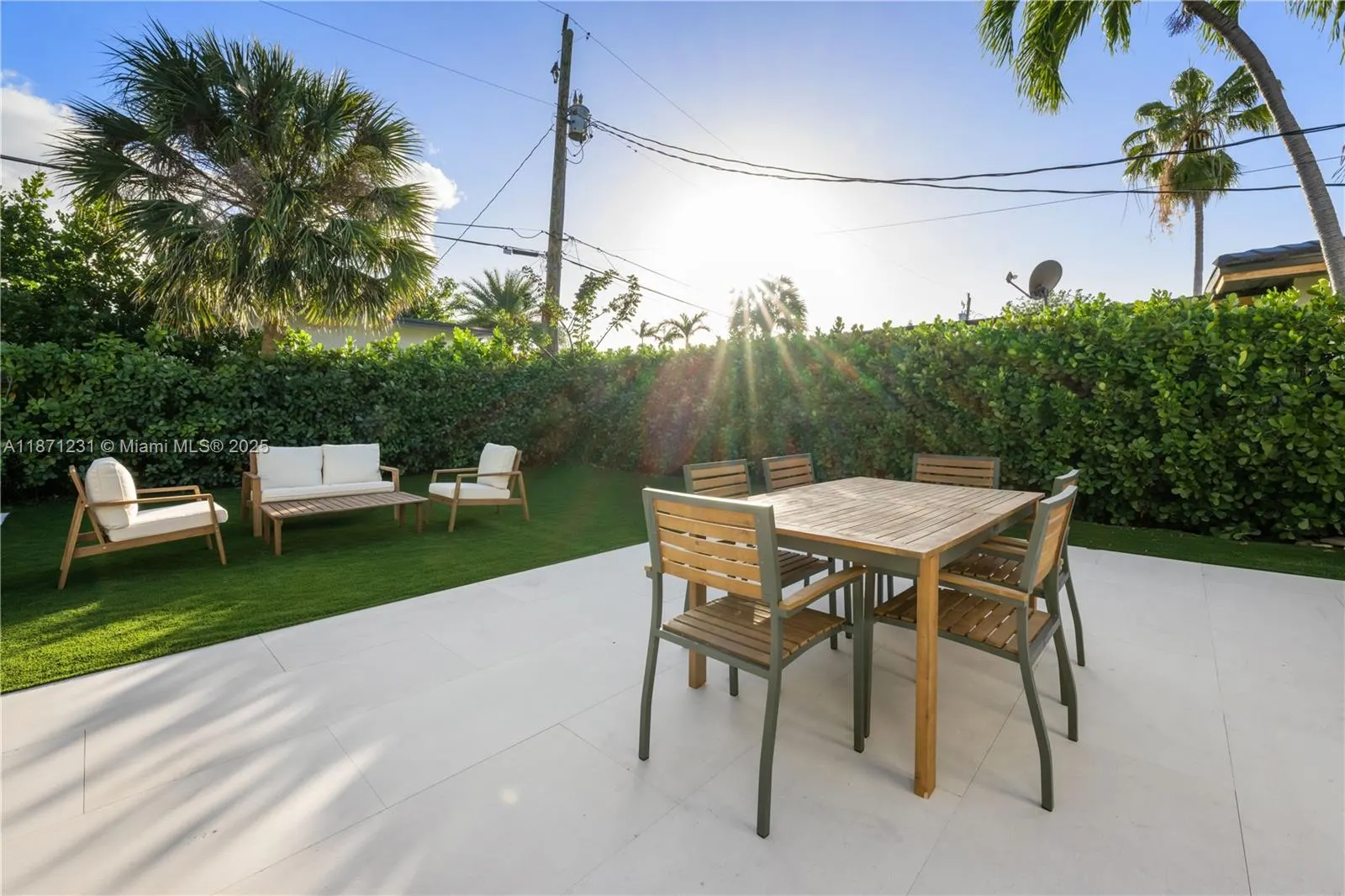 900 W 47th Ct