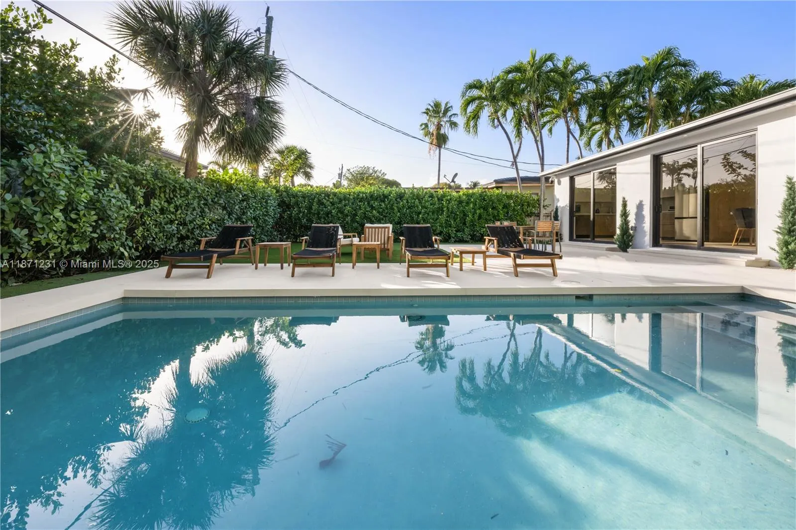 900 W 47th Ct