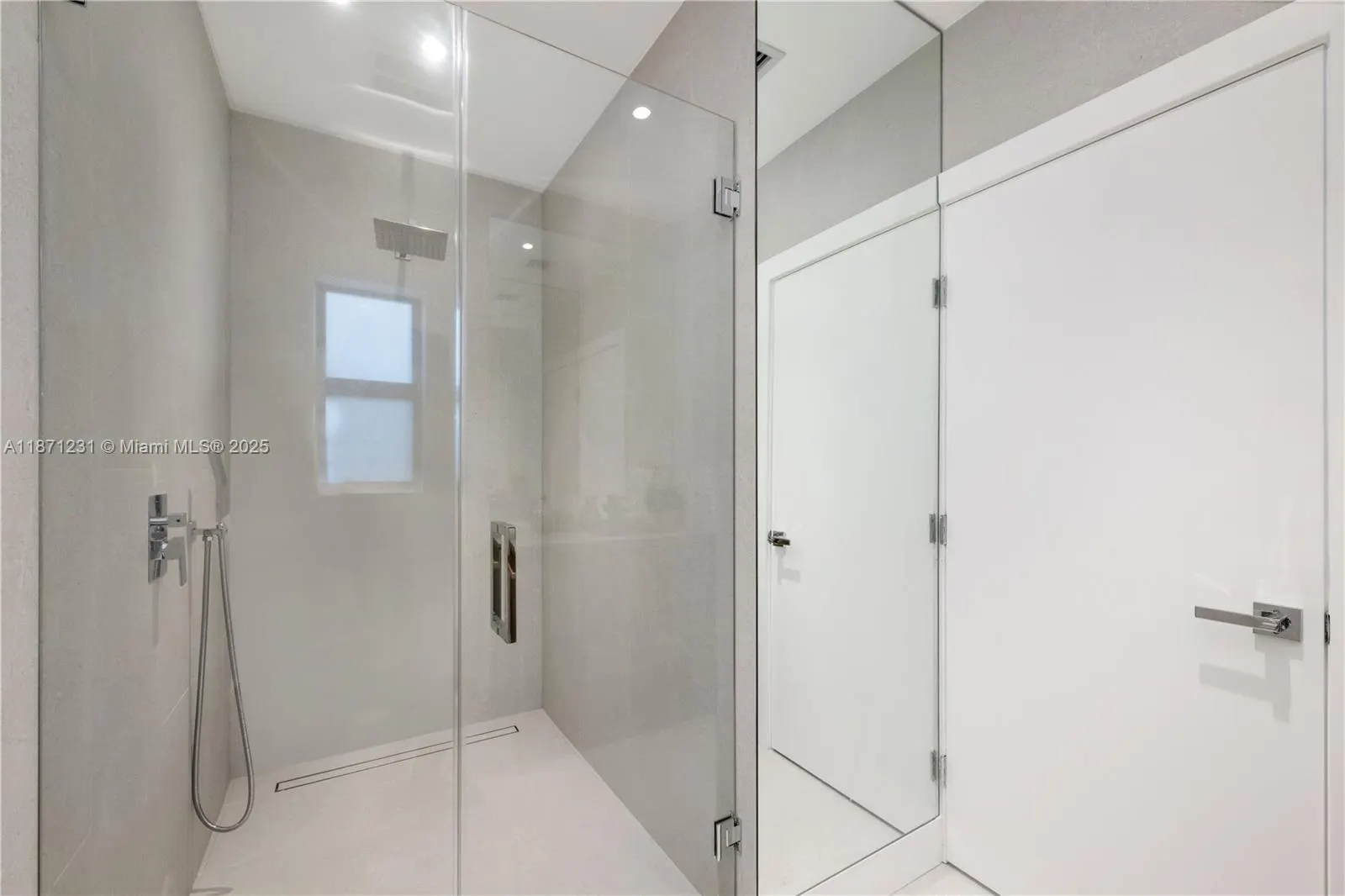 900 W 47th Ct