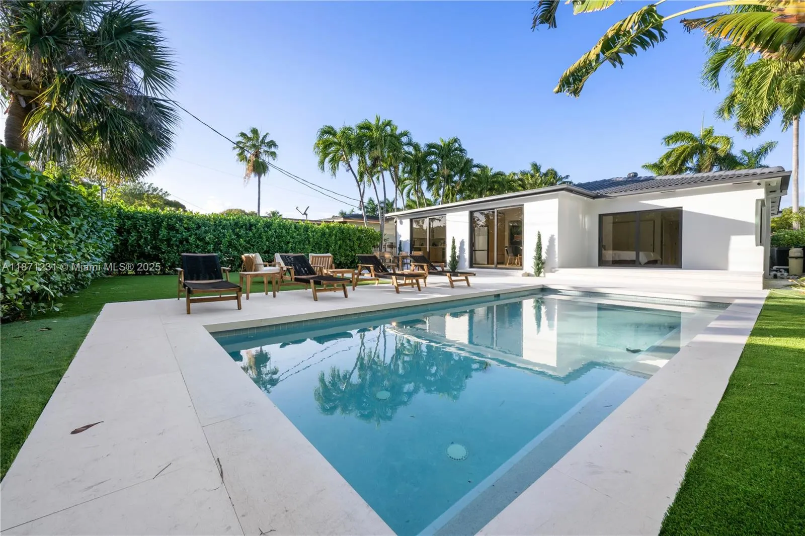 900 W 47th Ct