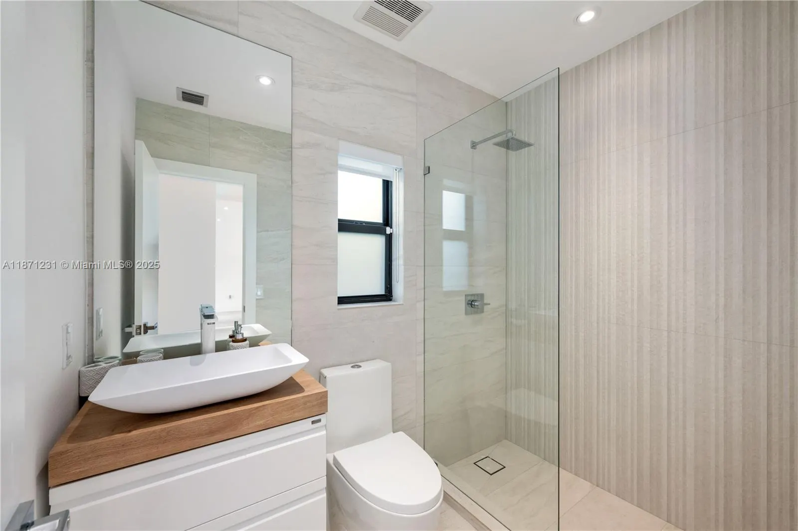 900 W 47th Ct