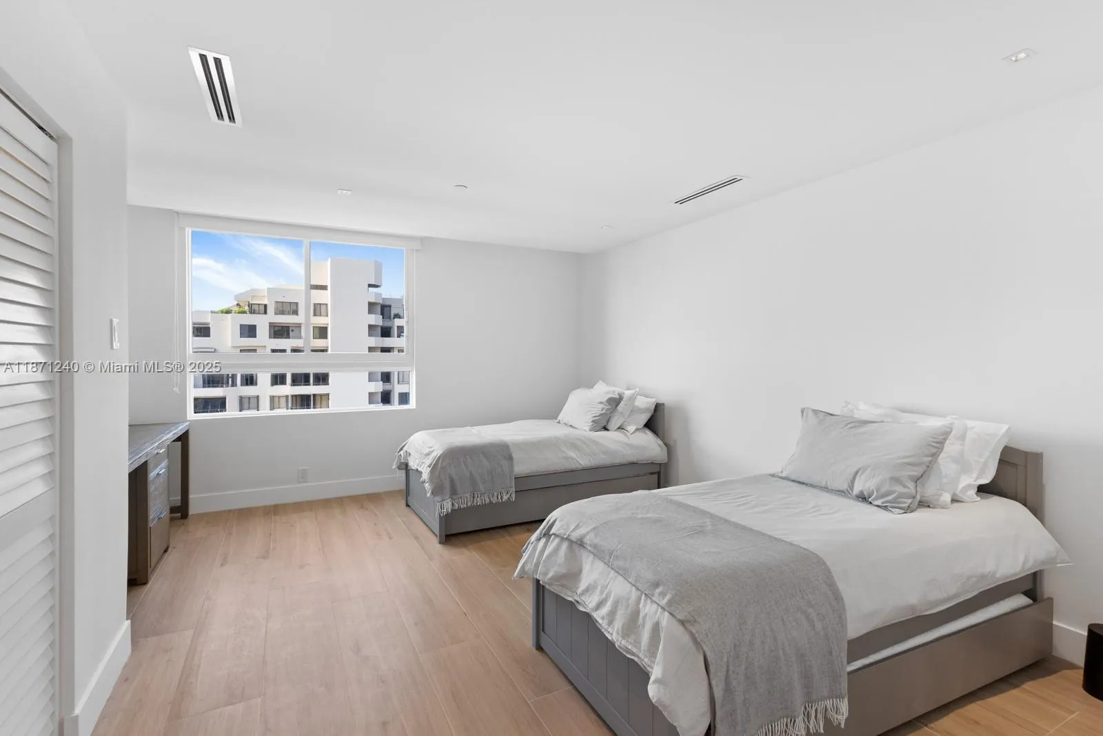 251 Crandon Blvd, #1036