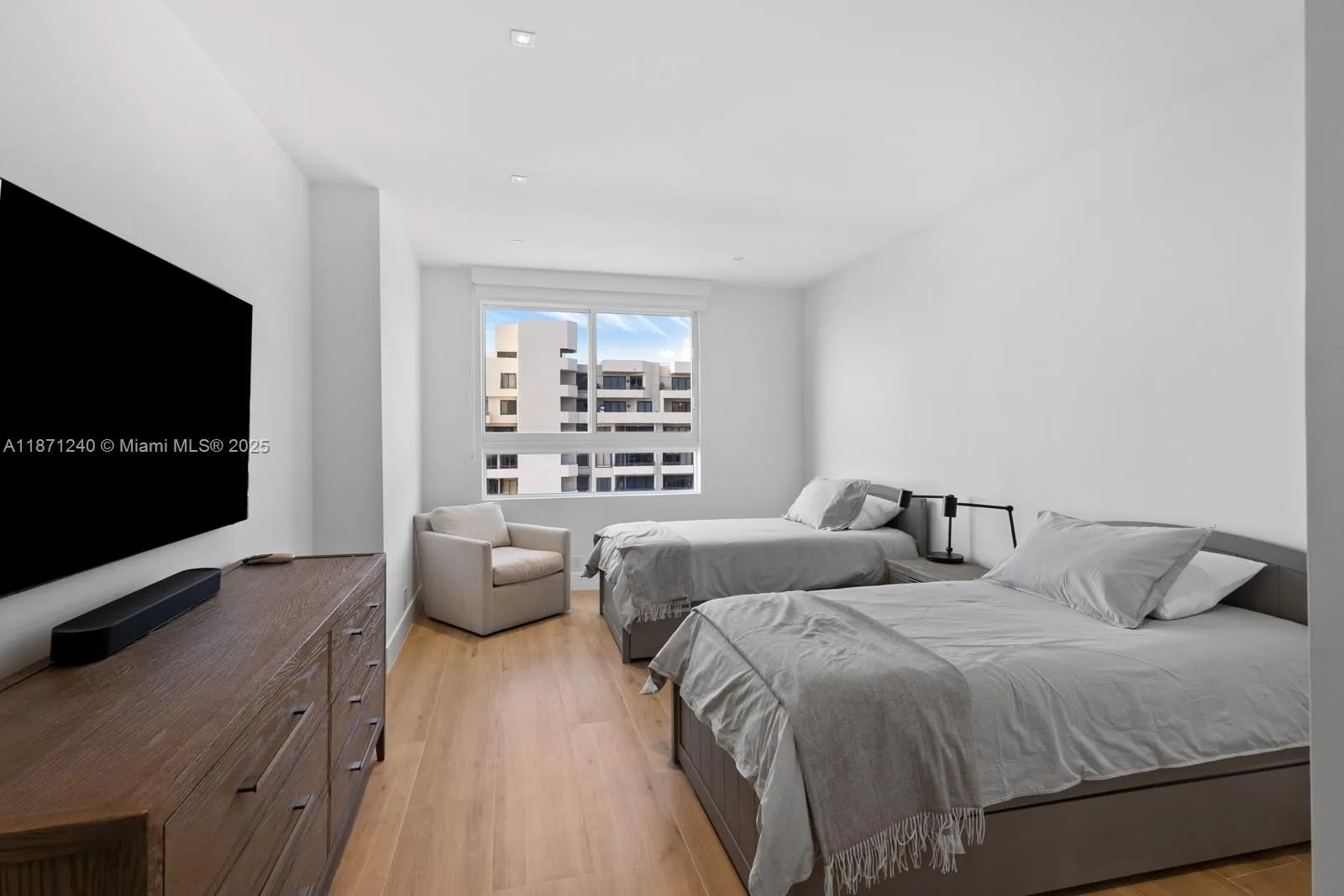 251 Crandon Blvd, #1036