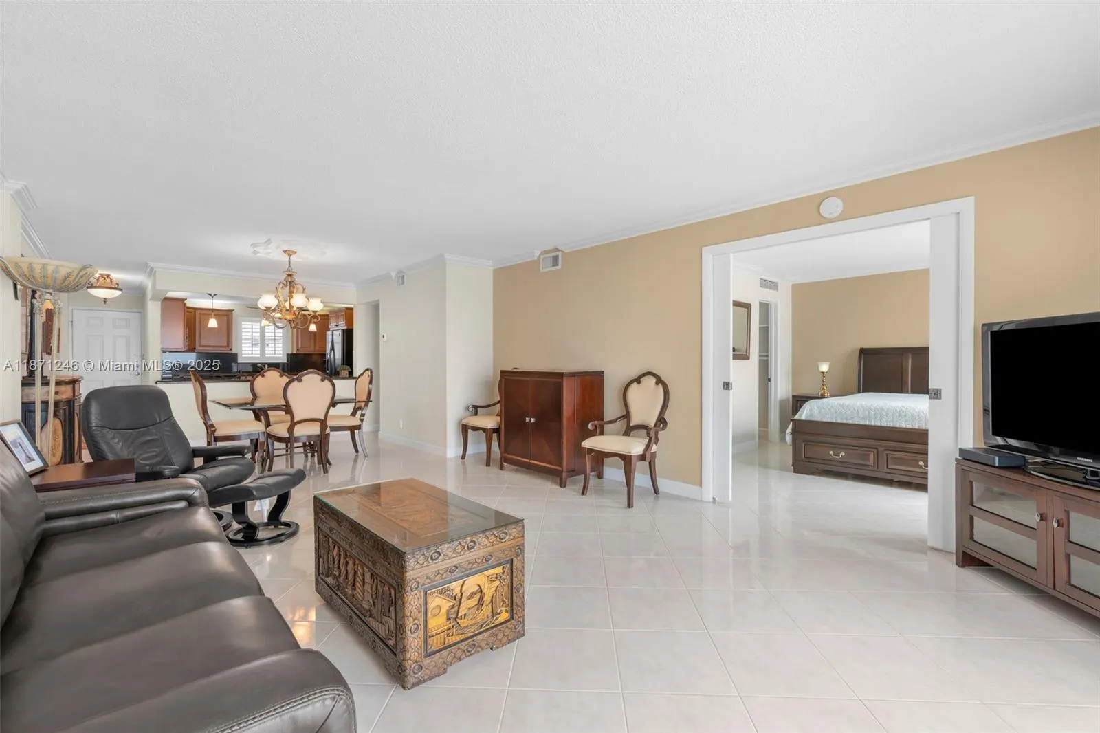 1051 Hillsboro Mile, #805E