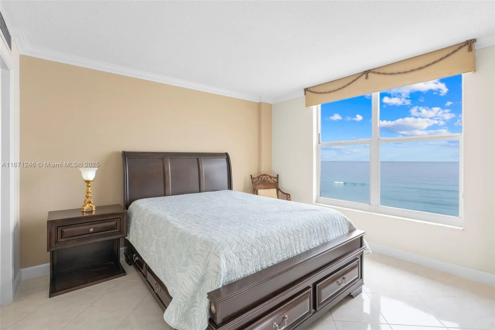 1051 Hillsboro Mile, #805E