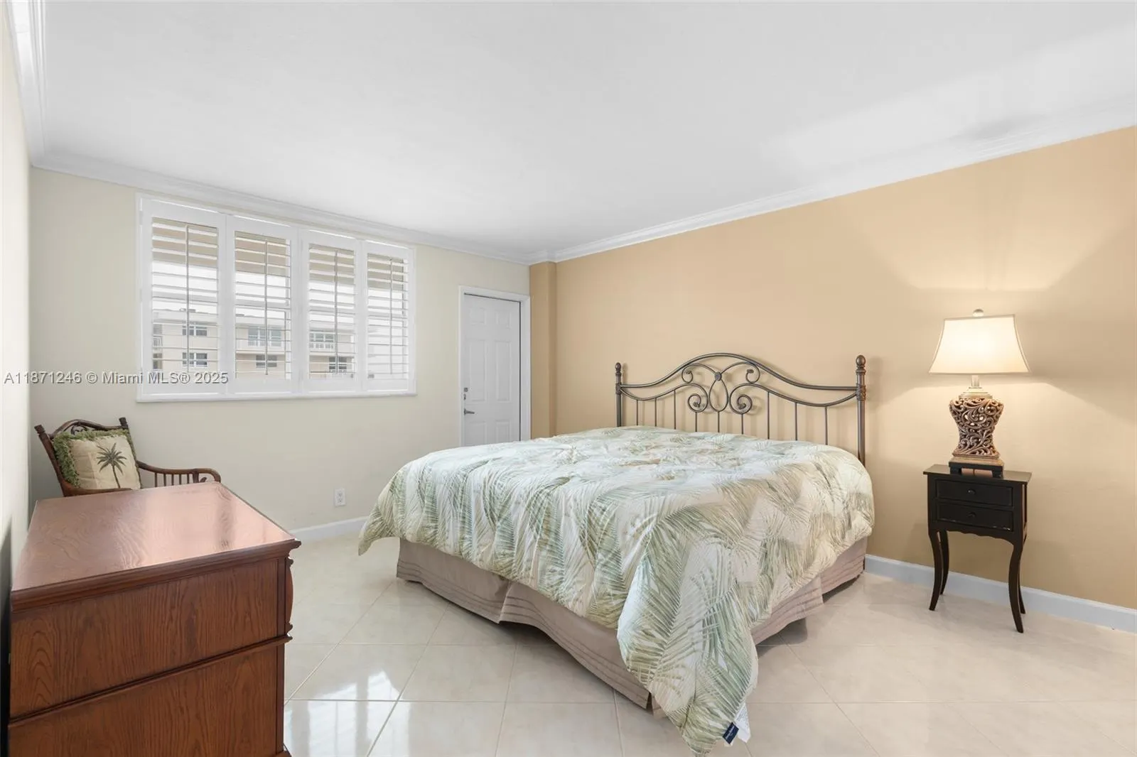 1051 Hillsboro Mile, #805E