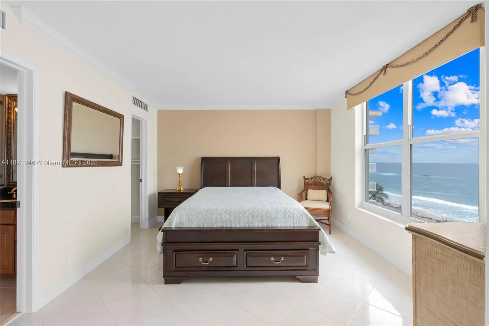 1051 Hillsboro Mile, #805E