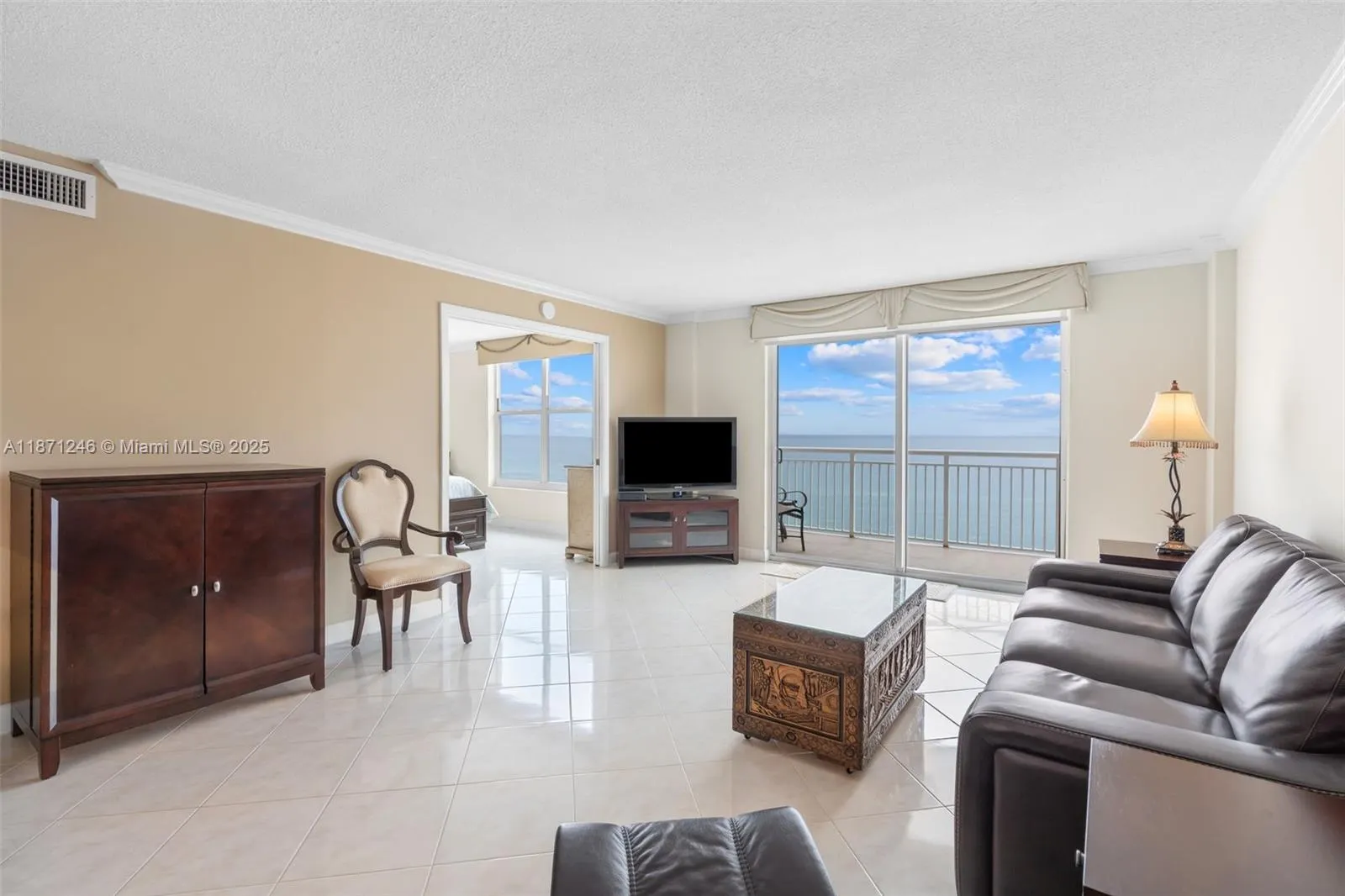 1051 Hillsboro Mile, #805E