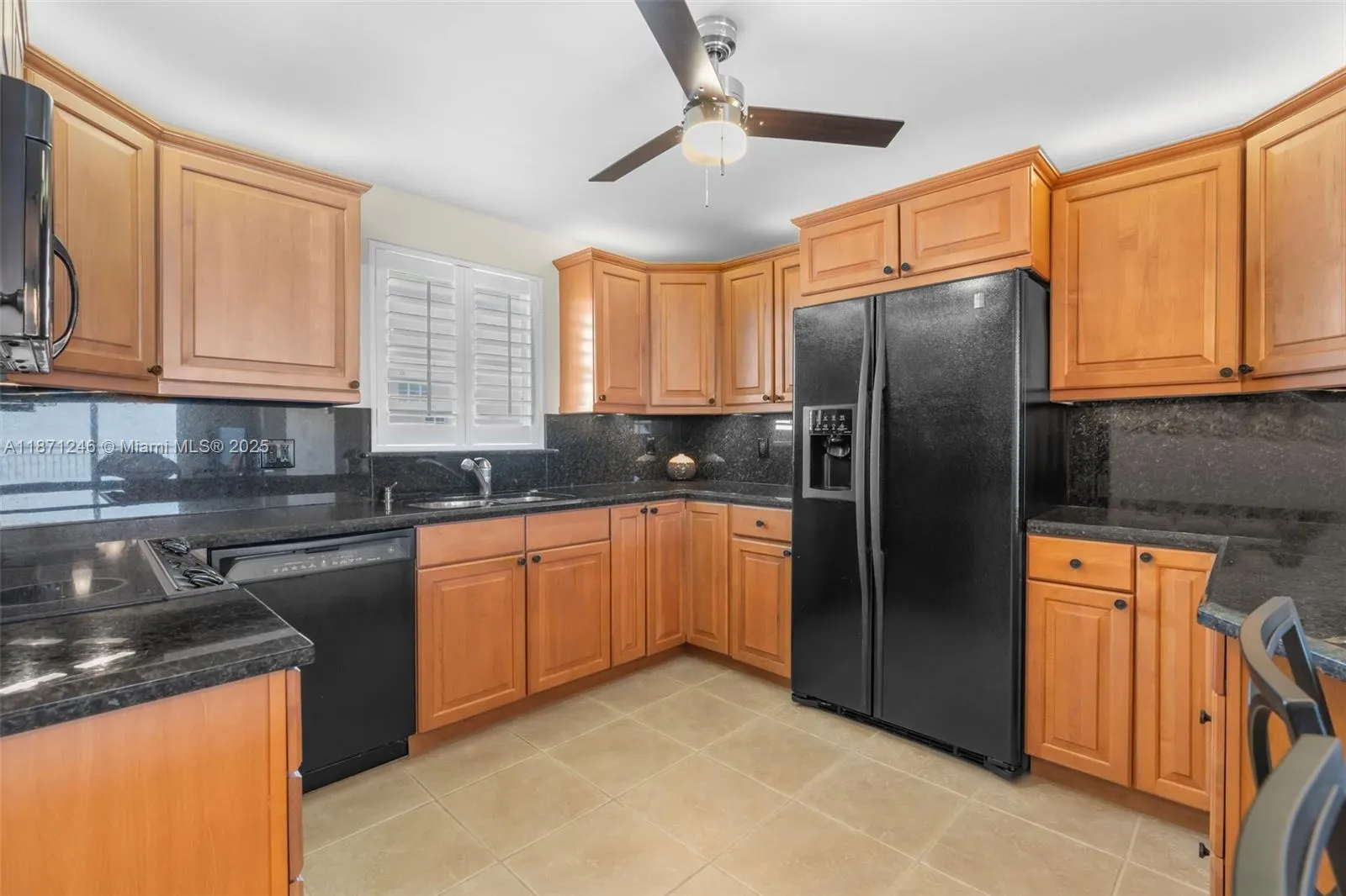 1051 Hillsboro Mile, #805E