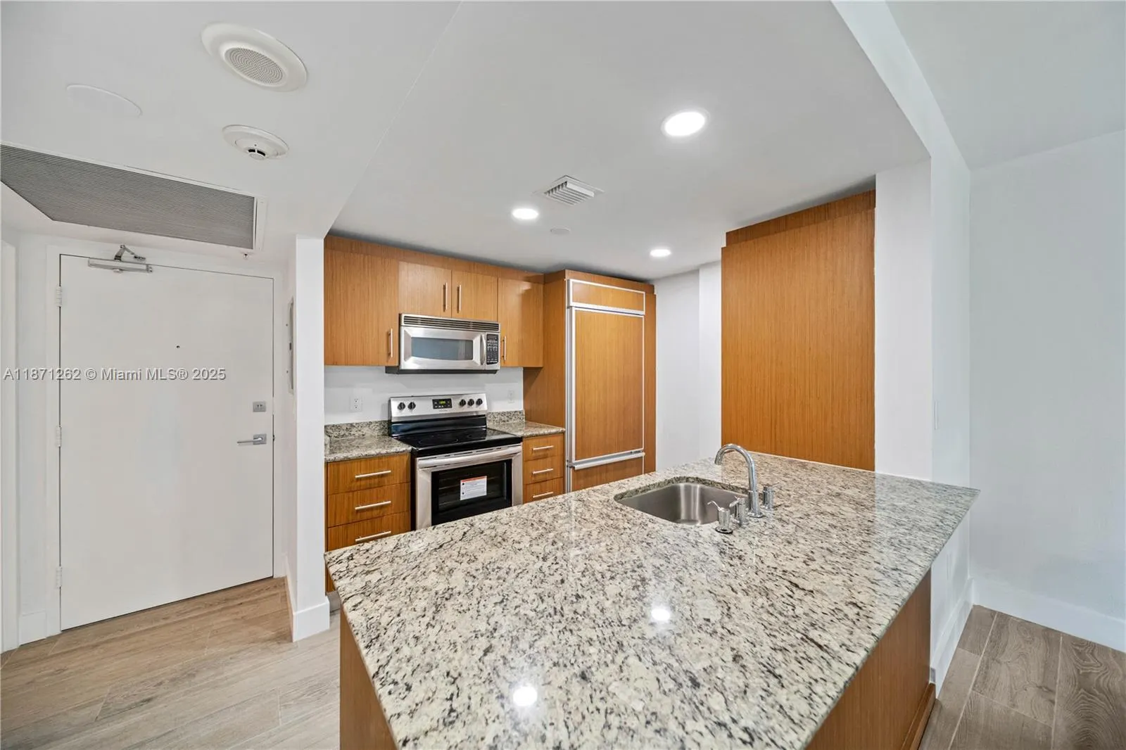 10275 Collins Ave, #224