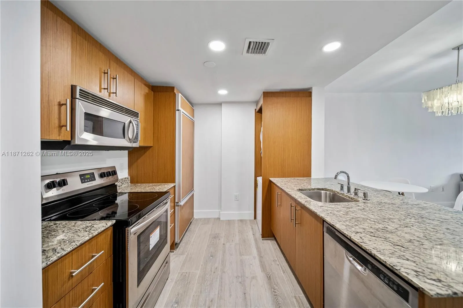 10275 Collins Ave, #224