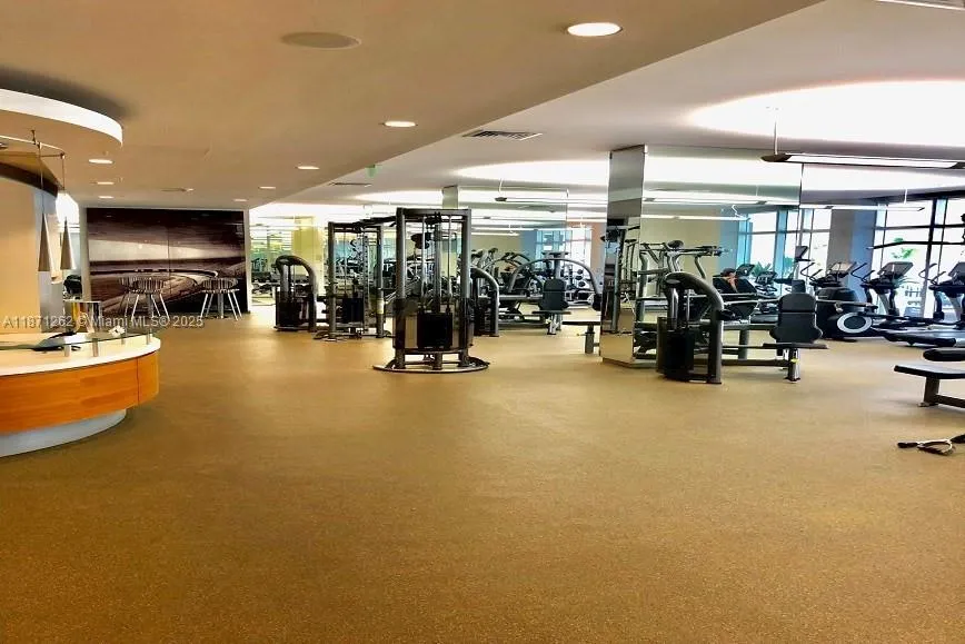 10275 Collins Ave, #224