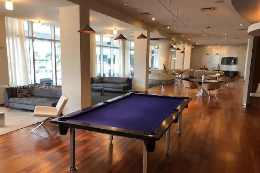 10275 Collins Ave, #224