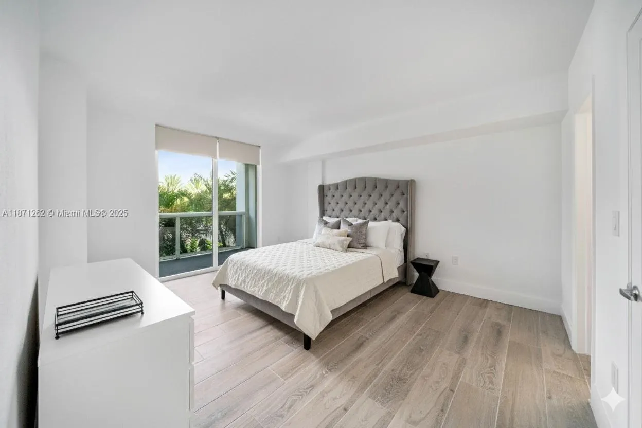 10275 Collins Ave, #224