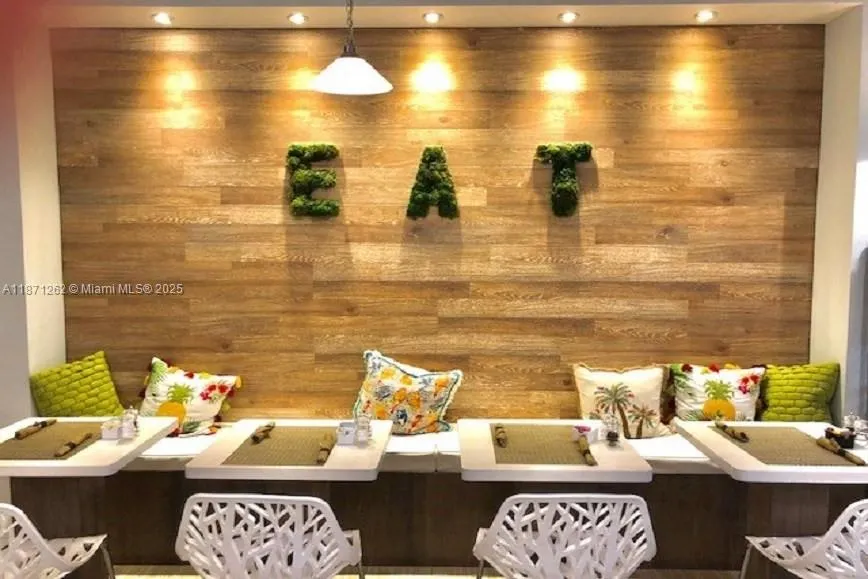 10275 Collins Ave, #224