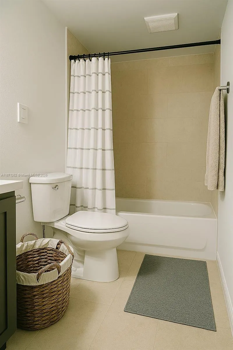 10275 Collins Ave, #224