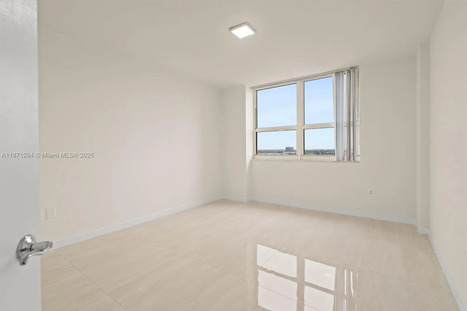 19501 W Country Club Dr, #1410