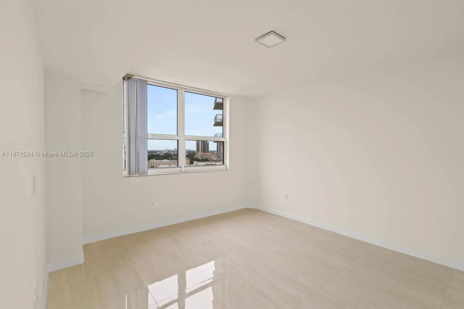 19501 W Country Club Dr, #1410