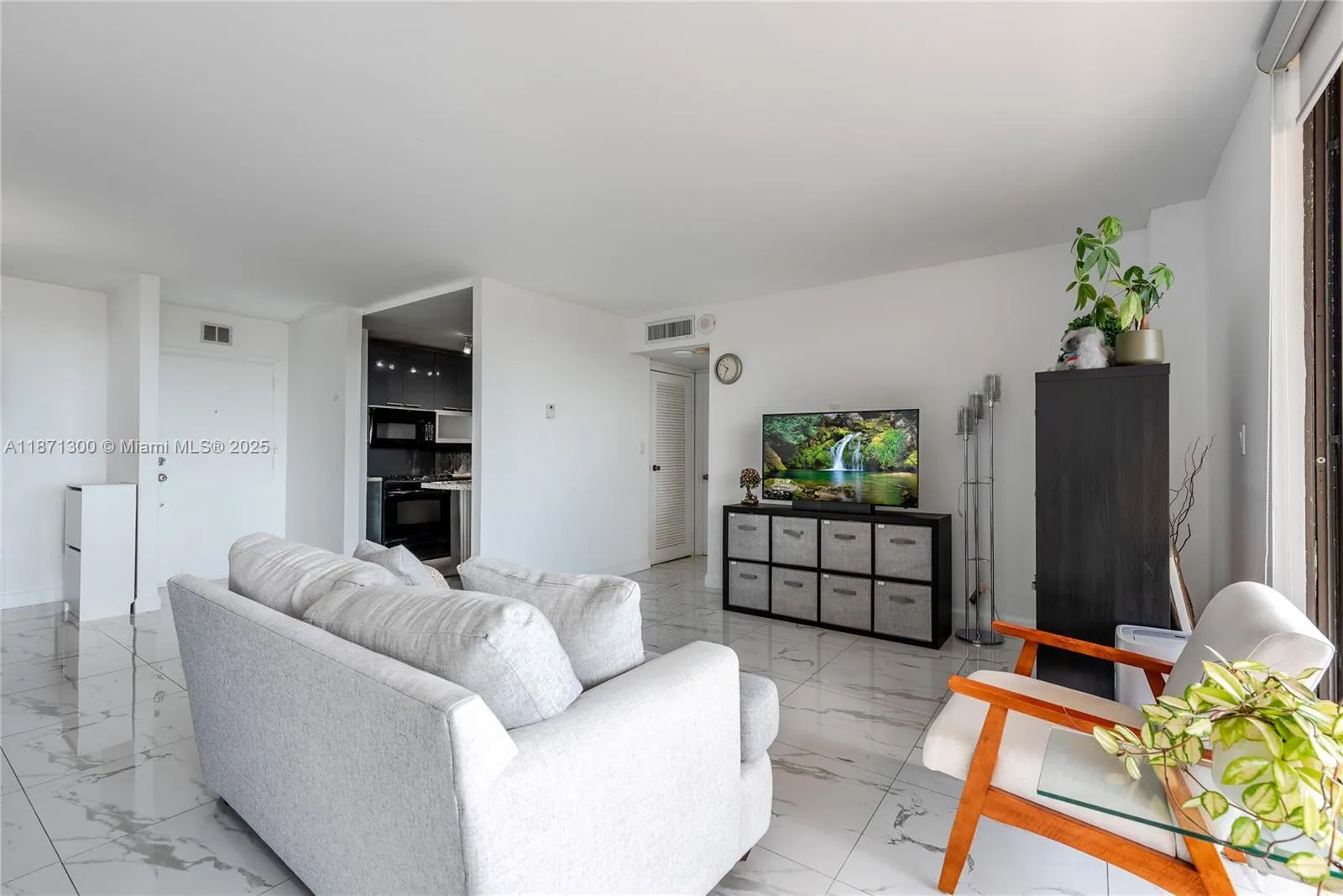 2450 NE 135th St, #607