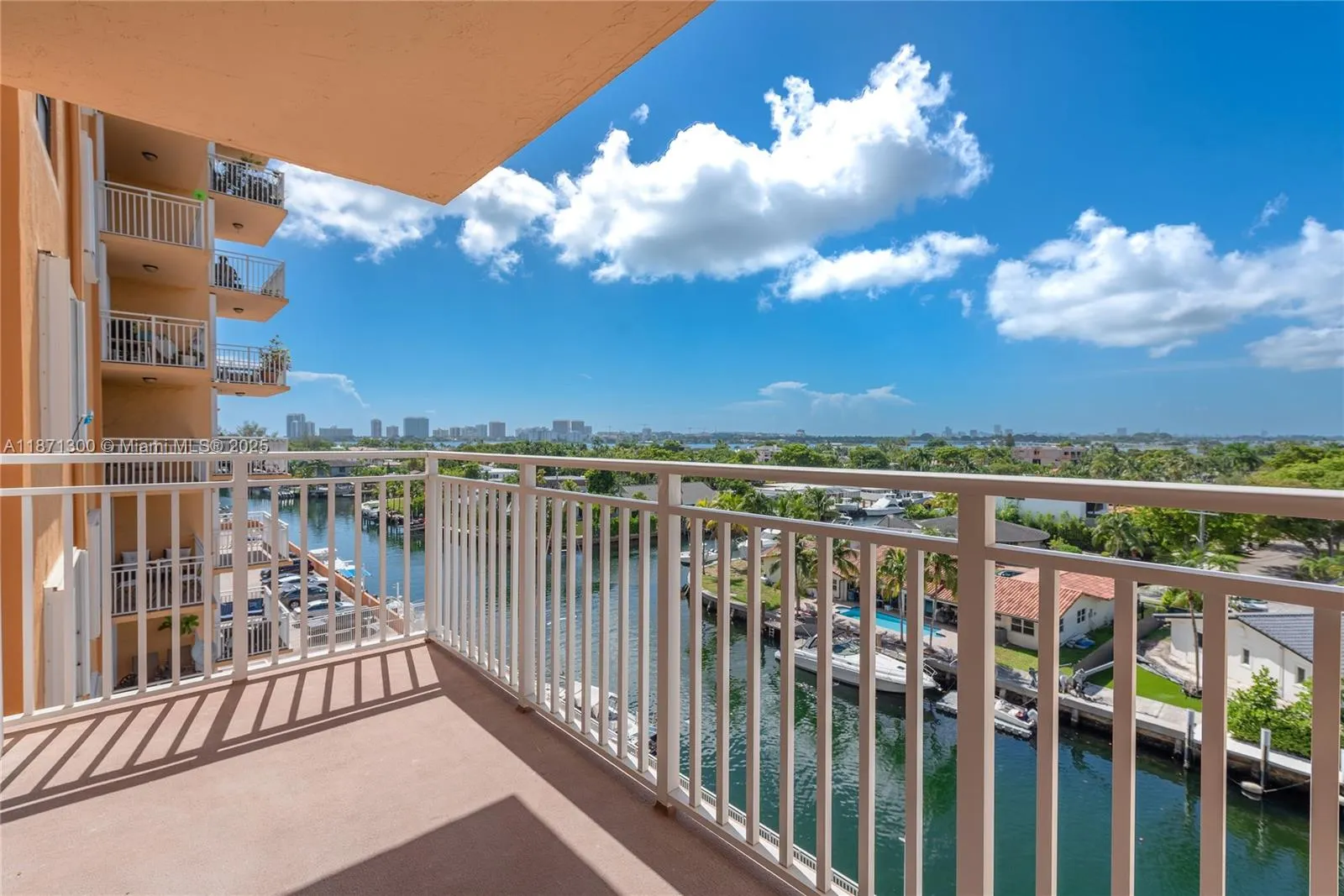 2450 NE 135th St, #607