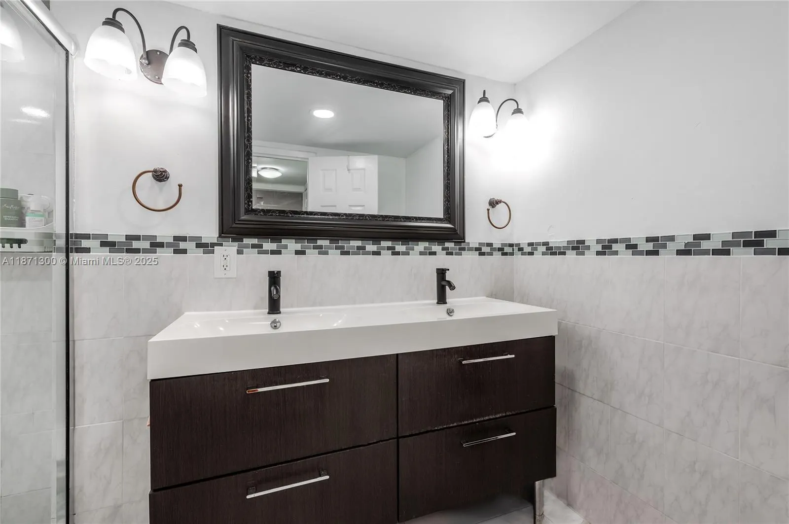 2450 NE 135th St, #607