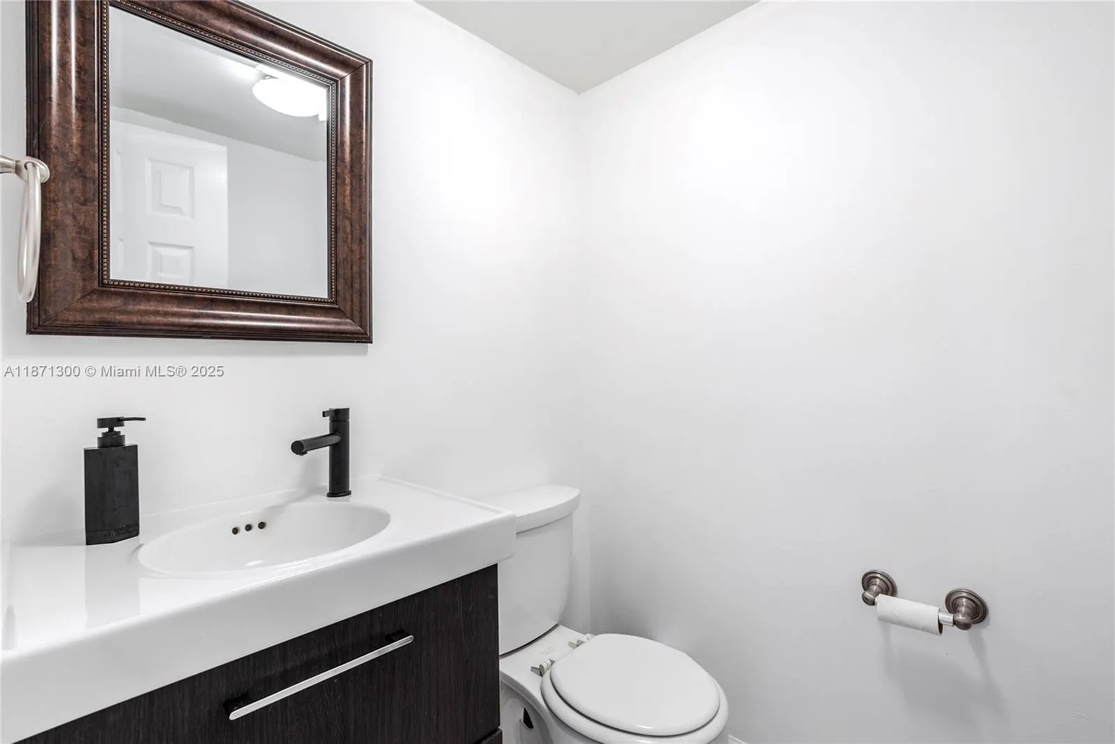 2450 NE 135th St, #607