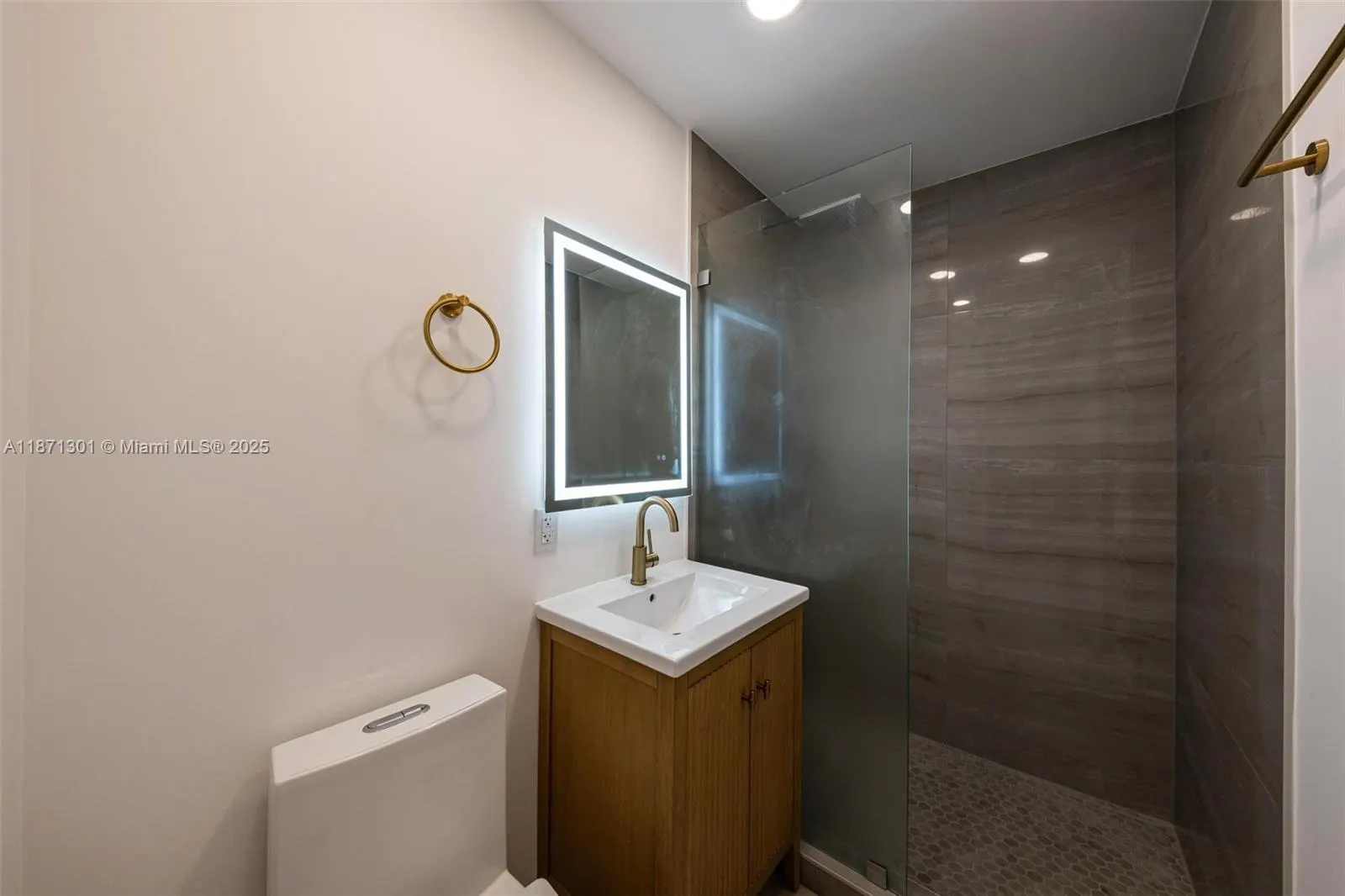 7401 Miami View Dr