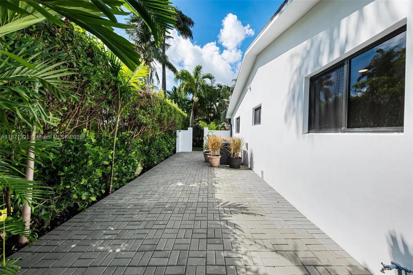 7401 Miami View Dr