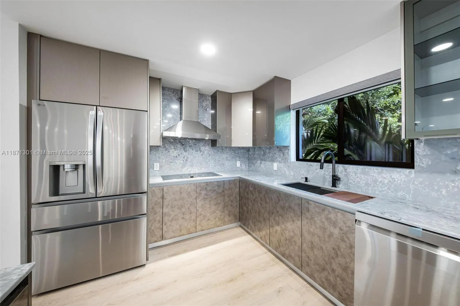 7401 Miami View Dr