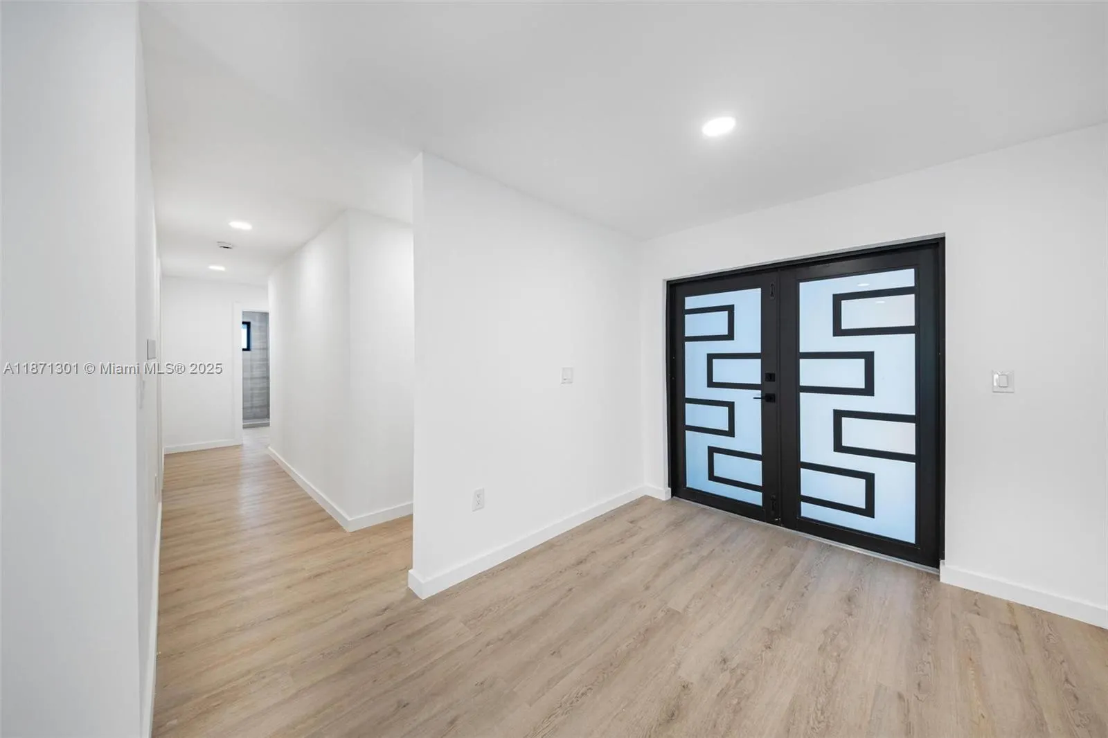 7401 Miami View Dr