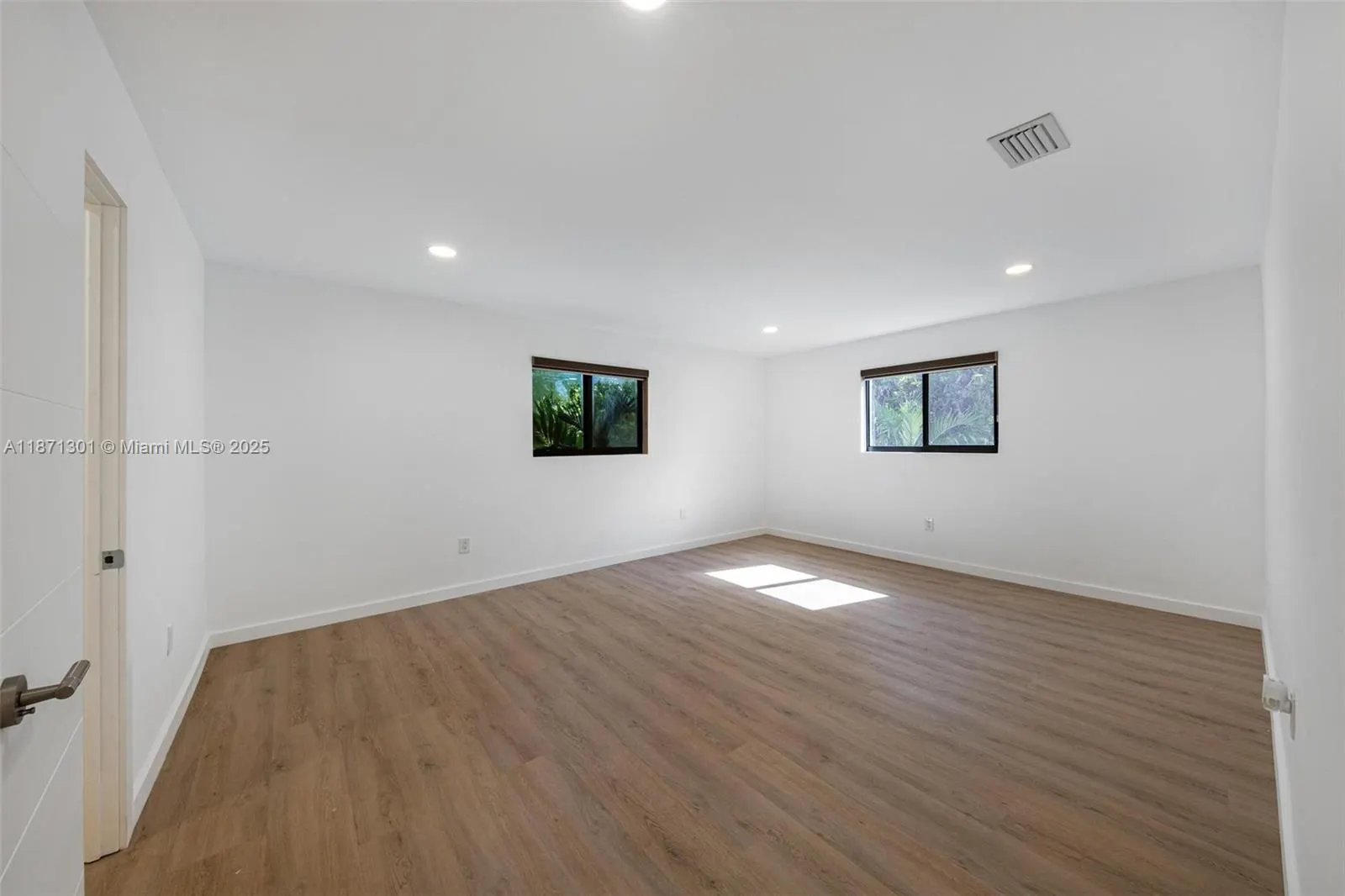 7401 Miami View Dr
