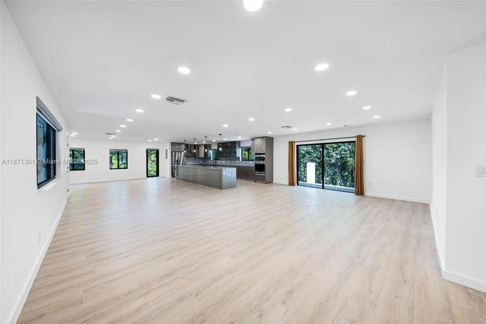 7401 Miami View Dr