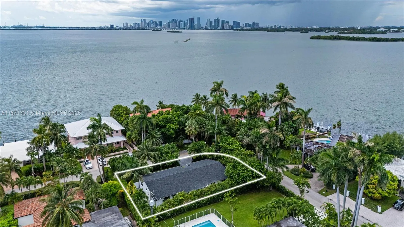 7401 Miami View Dr