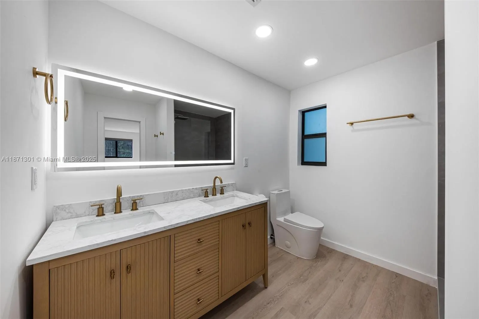 7401 Miami View Dr